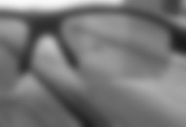 Das Highlight bei der Elate P ist die Ausführung mit Vario Glas, hier wurde kurz etwas vor den Sonnenstrahl  gestellt, man sieht schön die Differenz.
